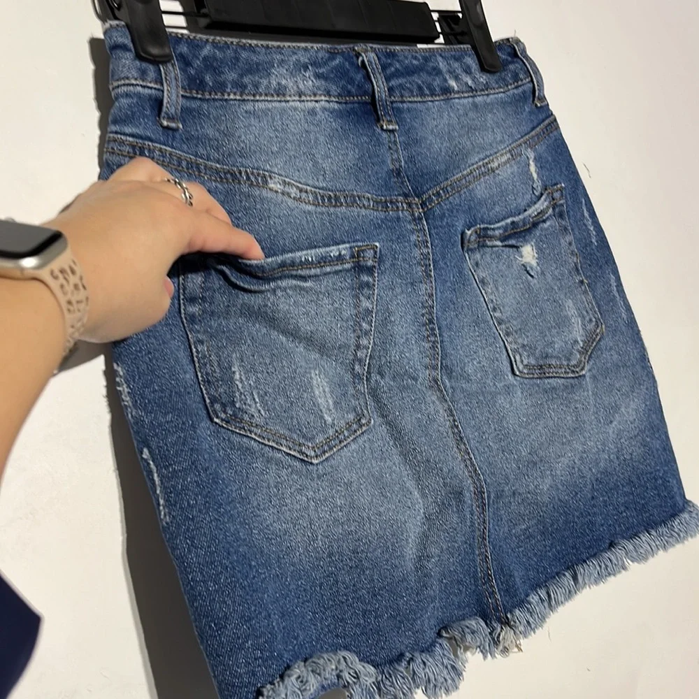 Wild Fable Medium Wash Distressed Denim Skirt Size 4 - Picture 6 of 8